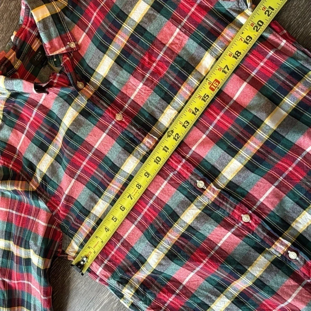 J. Crew Oxford‎ plaid men’s button down shirt. Size Medium